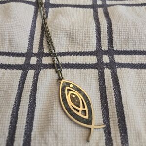 Elegant Gold Pendant Necklace